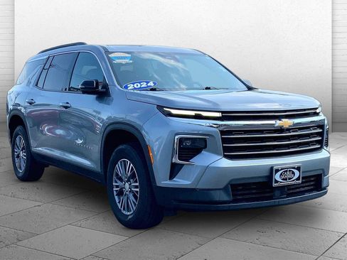 Used 2024 Chevrolet Traverse LT AWD/4WD image 1