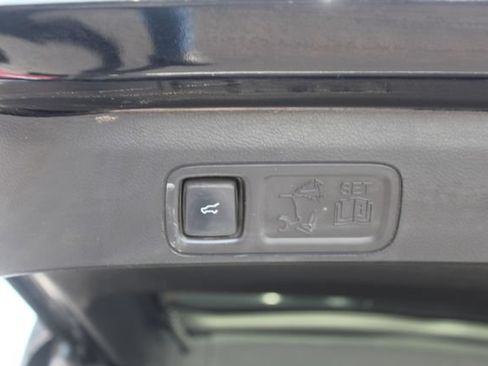 Used 2018 Ford Expedition Max Platinum AWD/4WD image 9
