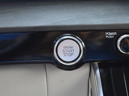Certified 2023 Kia Carnival EX FWD image 33