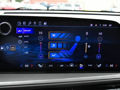 Used 2024 Chevrolet Traverse LT image 31