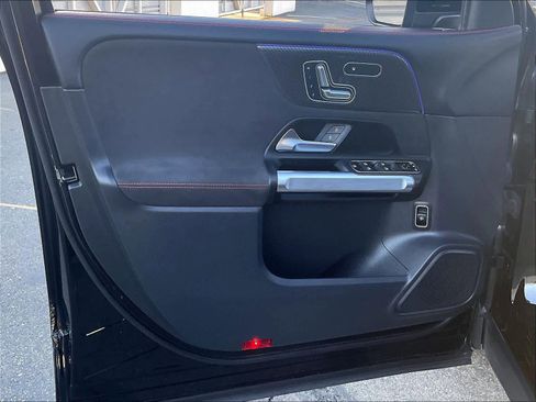 Used 2021 Mercedes-Benz GLB 250 4MATIC image 24