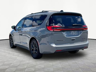 Used 2025 Chrysler Pacifica Limited