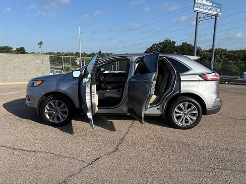 Certified 2022 Ford Edge Titanium AWD/4WD image 4