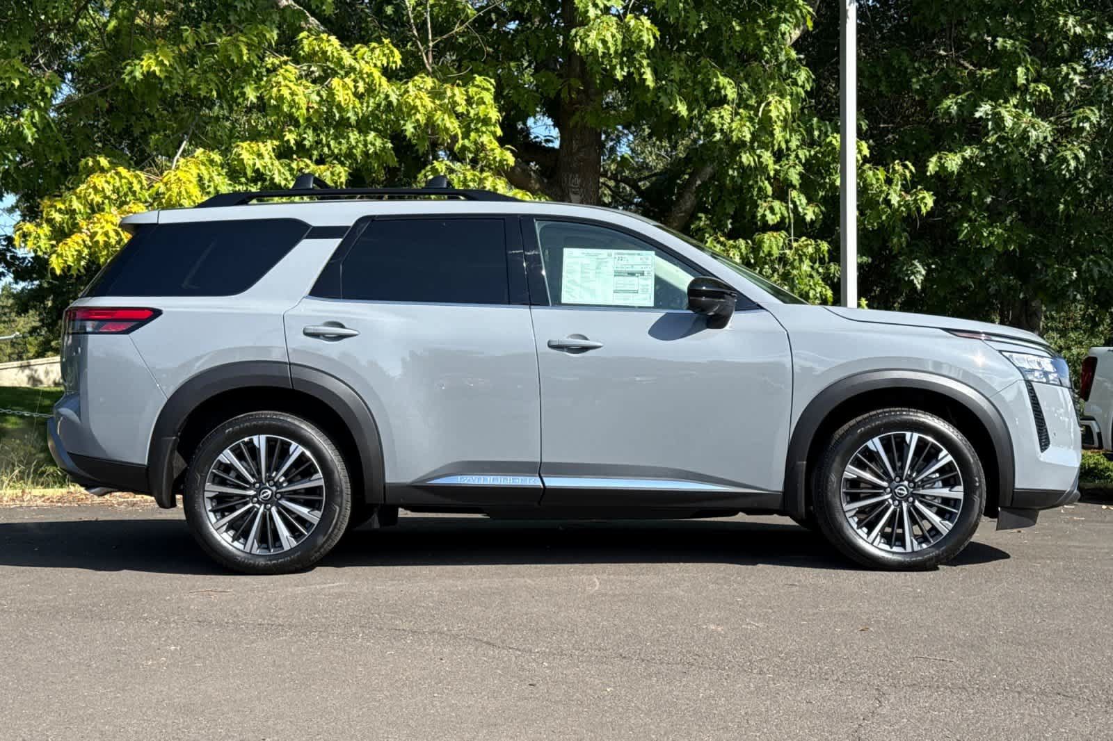 New 2026 Nissan Pathfinder Platinum AWD/4WD image 8