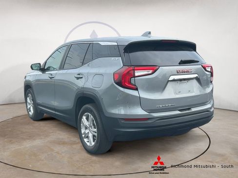 Used 2023 GMC Terrain SLE w/ LPO, Floor Liner Package FWD image 5