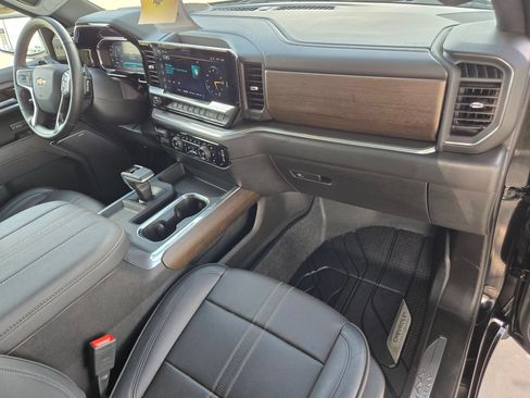 Certified 2026 Chevrolet Silverado 1500 High Country w/ High Country Premium Package AWD/4WD image 25