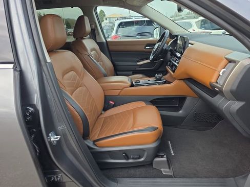 Used 2022 Nissan Pathfinder Platinum w/ Cargo Package image 9