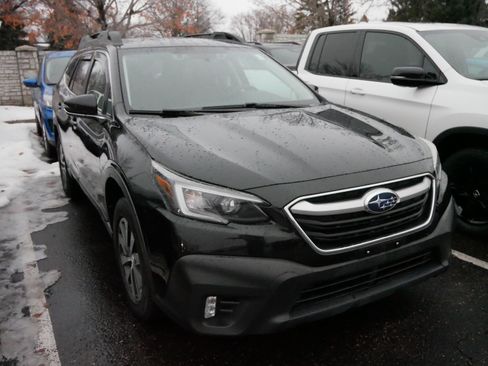 Used 2021 Subaru Outback Premium image 3