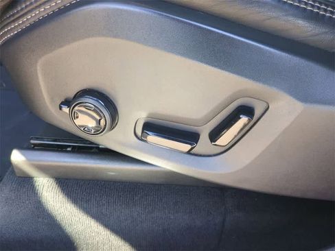 Used 2019 Volvo XC90 T8 Inscription w/ Luxury Package image 9