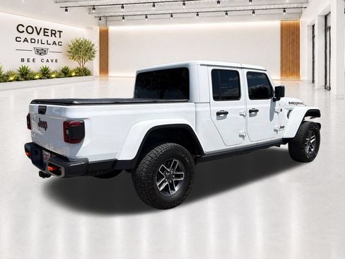 Used 2025 Jeep Gladiator Mojave w/ Convenience Group AWD/4WD image 13