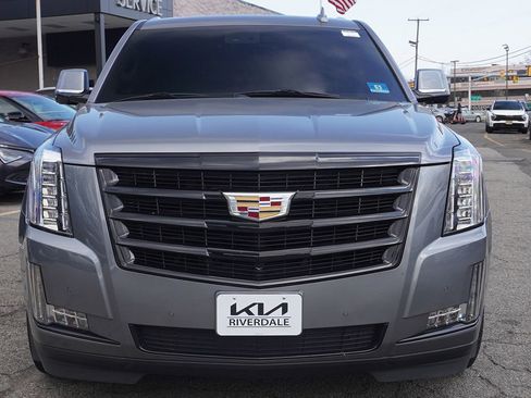 Used 2020 Cadillac Escalade Luxury w/ Escalade Sport Edition AWD/4WD image 15