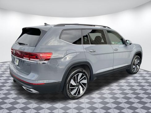 Used 2025 Volkswagen Atlas SE image 3