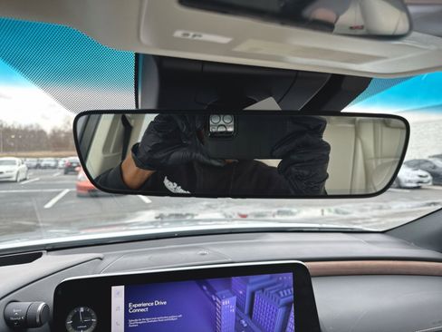 Used 2023 Lexus ES 350 w/ Accessory Package (Z1) image 14