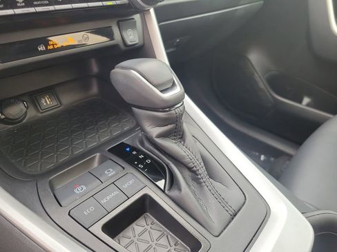 Used 2023 Toyota RAV4 XLE Premium image 24