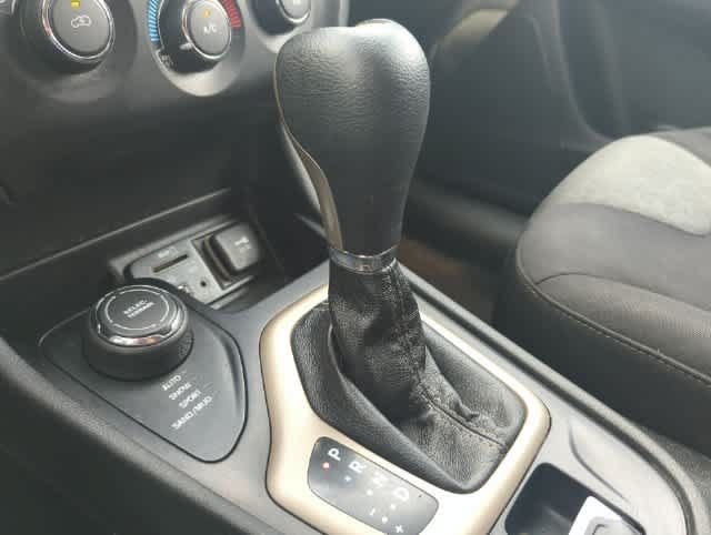 Used 2015 Jeep Cherokee Sport AWD/4WD image 28