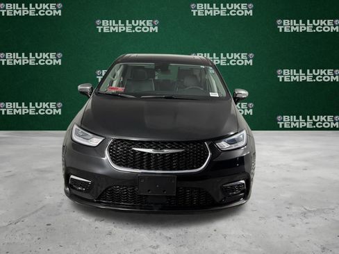 Used 2023 Chrysler Pacifica Limited image 10