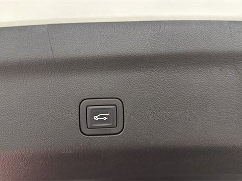 Used 2024 Chevrolet Tahoe Premier w/ Advanced Technology Package image 34