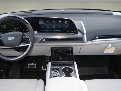 New 2026 Cadillac Vistiq Luxury w/ LPO, Floor Liner Package image 12