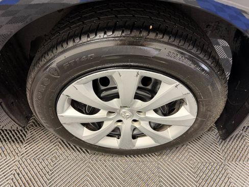 Used 2024 Toyota Corolla LE FWD image 32