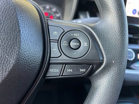 Used 2025 Toyota Corolla LE w/ Convenience Package FWD image 19