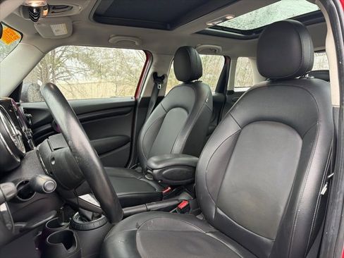 Used 2015 MINI Cooper 4-Door Hardtop image 8