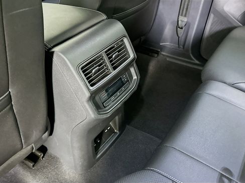 Used 2025 Volkswagen Atlas SE image 28