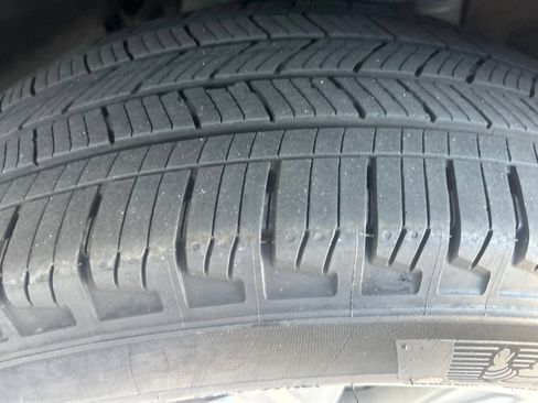Used 2023 Ford Explorer Limited AWD/4WD image 15