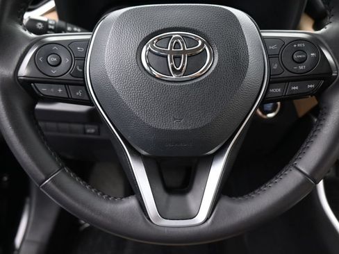Used 2025 Toyota RAV4 XLE Premium FWD image 33
