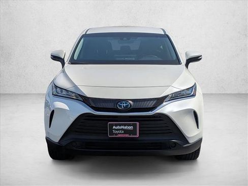 Certified 2021 Toyota Venza LE w/ Carpet Mat Package (TMS) AWD/4WD image 2