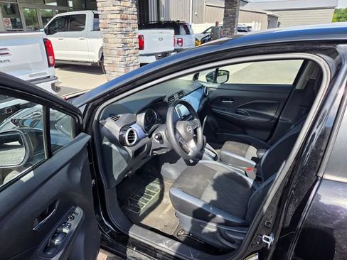 Used 2024 Nissan Versa SV FWD image 5