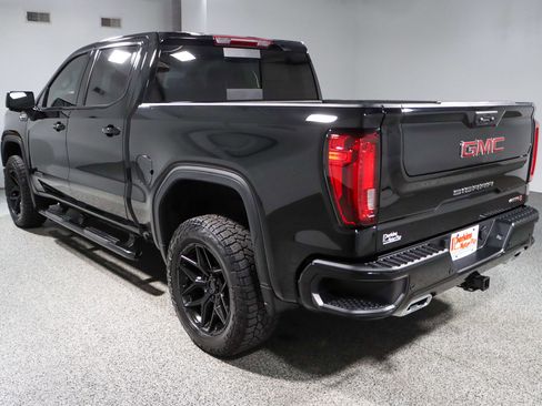 Used 2024 GMC Sierra 1500 AT4 w/ AT4 Preferred Package image 9