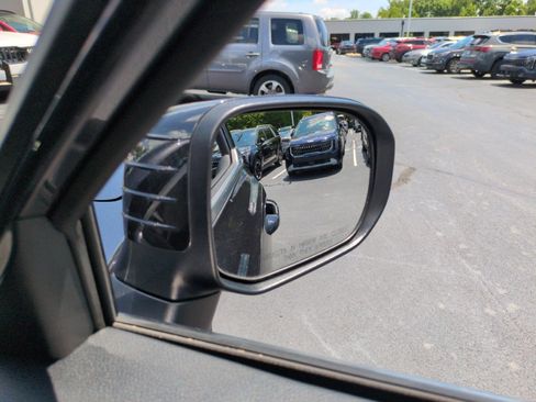 Used 2025 Kia Telluride LX FWD image 33