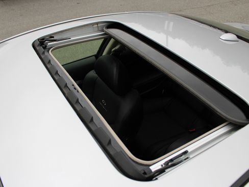 Used 2013 INFINITI G37 Journey w/ Premium Pkg image 8