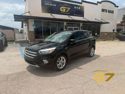 Used 2017 Ford Escape SE FWD image 1