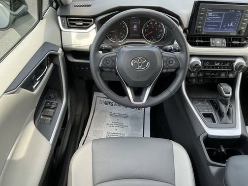 Used 2022 Toyota RAV4 XLE Premium AWD/4WD image 7