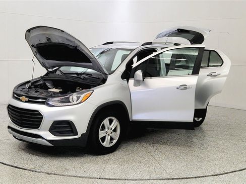 Used 2019 Chevrolet Trax LT w/ LT Convenience Package FWD image 10
