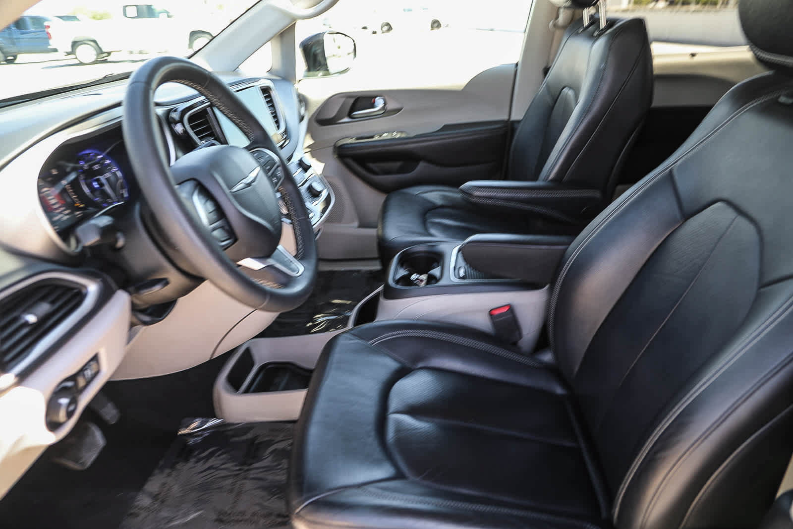 Used 2022 Chrysler Pacifica Touring-L FWD image 15