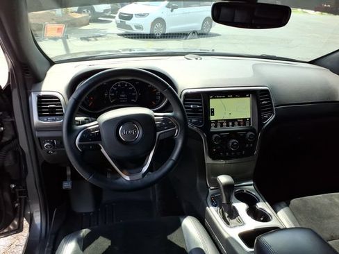 Used 2018 Jeep Grand Cherokee Altitude AWD/4WD image 7