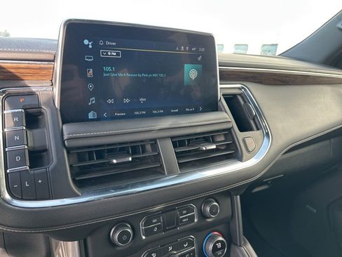 Used 2023 Chevrolet Suburban Premier image 18