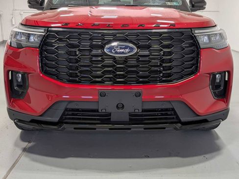Used 2025 Ford Explorer ST-Line w/ ST-Line Street Pack AWD/4WD image 2