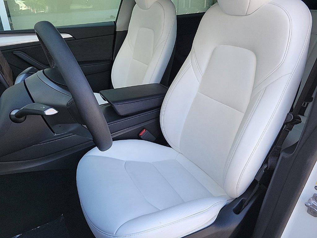 Used 2024 Tesla Model Y Long Range AWD/4WD image 11
