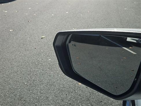 Used 2021 Chevrolet Equinox LT image 22