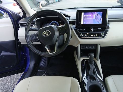 Used 2024 Toyota Corolla Cross XLE w/ Convenience Package AWD/4WD image 24