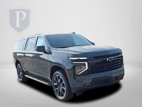 New 2026 Chevrolet Suburban RST w/ Comfort Package AWD/4WD image 13