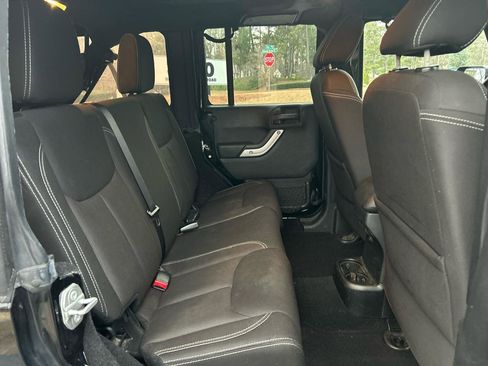 Used 2015 Jeep Wrangler Unlimited Rubicon w/ Connectivity Group AWD/4WD image 20