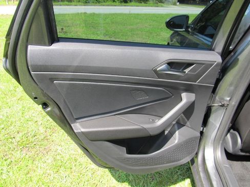 Used 2022 Volkswagen Jetta SE image 31