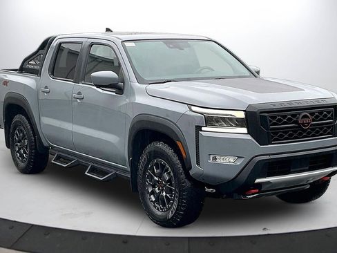 Used 2022 Nissan Frontier PRO-4X w/ Pro-4X Premium Package image 2