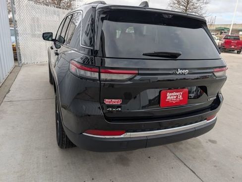 Used 2023 Jeep Grand Cherokee Limited w/ Luxury Tech Group II image 25