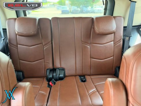 Used 2019 Cadillac Escalade Luxury AWD/4WD image 26