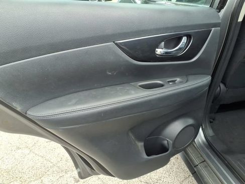Used 2018 Nissan Rogue S FWD image 7